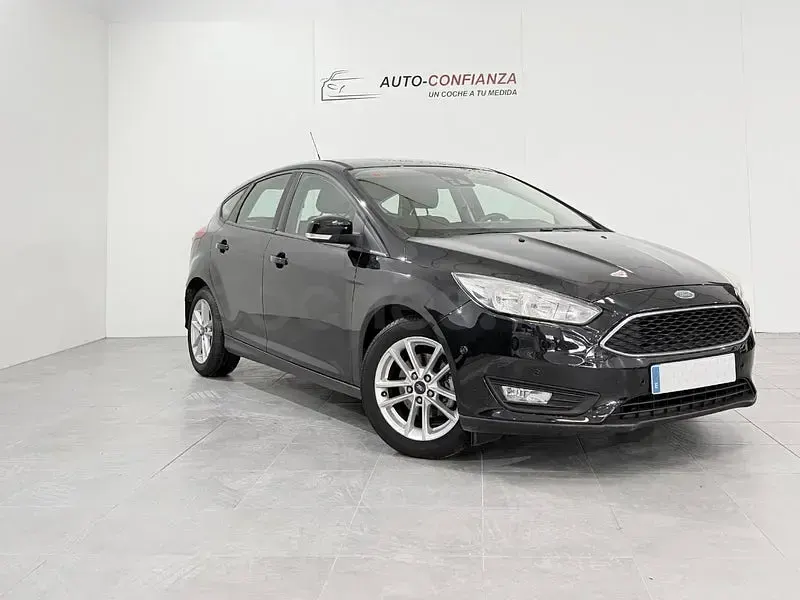Usado Ford Focus Trend 125 CV (91 kW) 2015 Negro Berlina