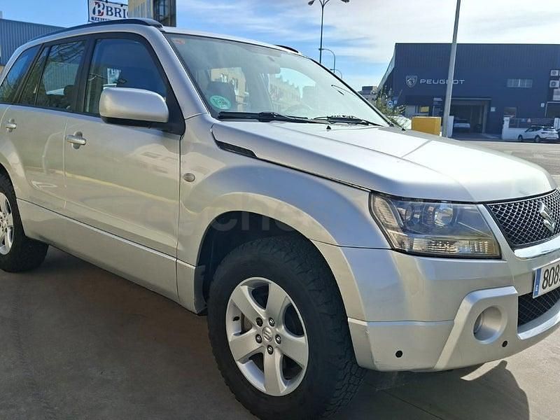 Usado Suzuki Grand Vitara 140 CV (102 kW) 2007 Gris / plata SUV