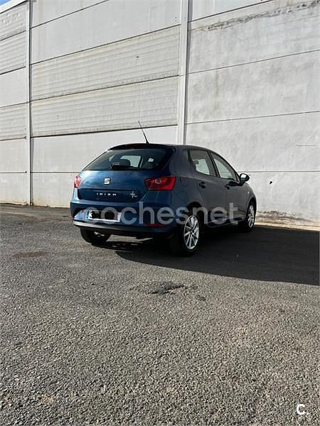 Usado Seat Ibiza I-Tech 85 CV (62 kW) 2014 Azul Berlina