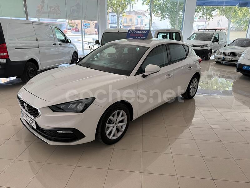 Usado Seat Leon Style 115 CV (84 kW) 2021 Blanco Berlina