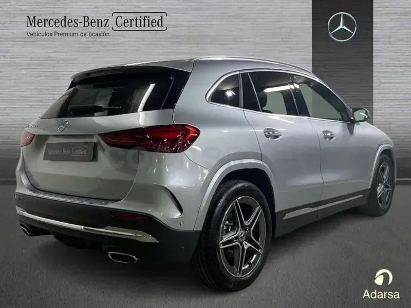 Usado Mercedes GLA200 AMG line 150 CV (110 kW) 2025 Gris / plata SUV