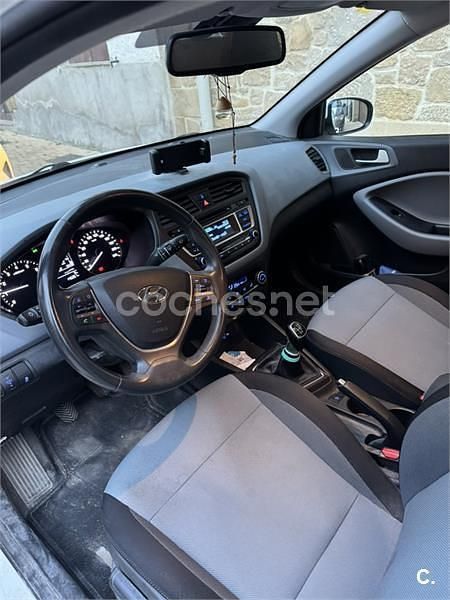 Usado Hyundai i20 100 CV (73 kW) 2017 Blanco Berlina