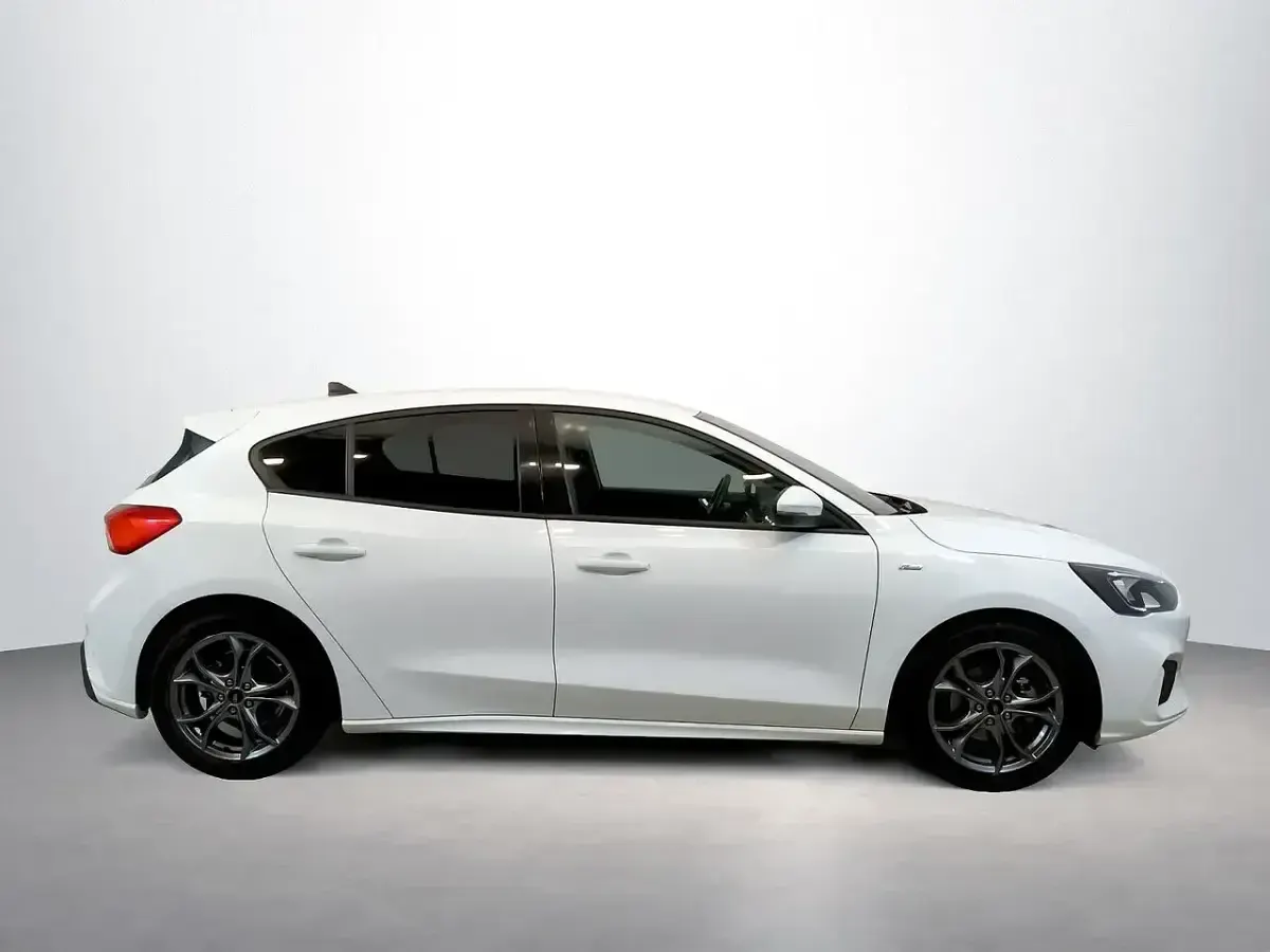 Usado Ford Focus ST-Line 125 CV (91 kW) 2021 Blanco Berlina