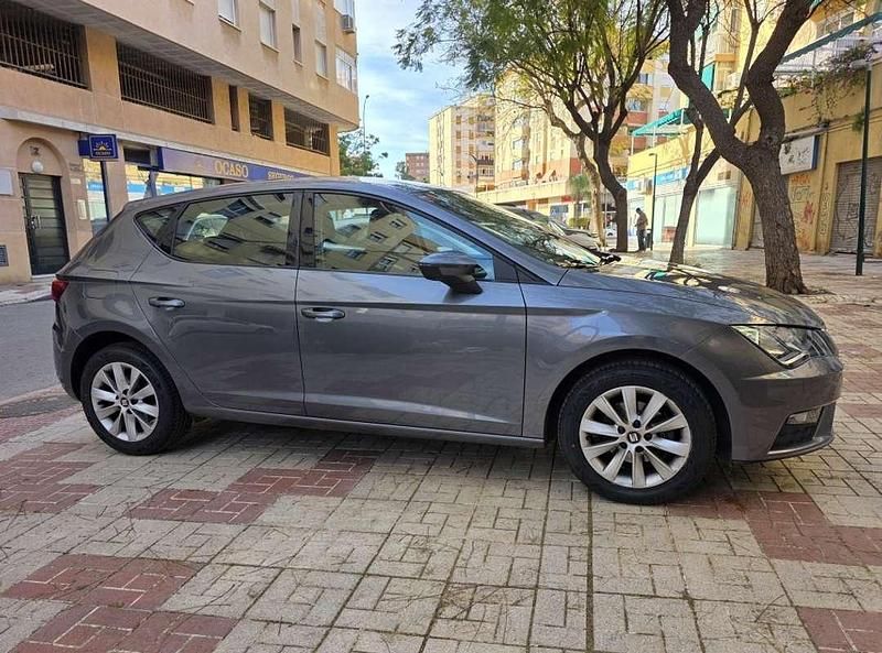 Usado Seat Leon Style 110 HP (80 kW) 2017 Cinzento Citadino