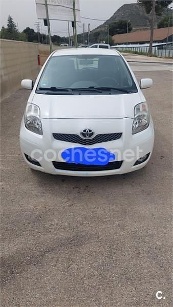 Usado Toyota Yaris Active 101 CV (74 kW) 2009 Blanco Utilitario