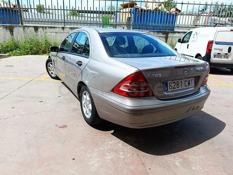 Usado Mercedes C180 Classic 143 CV (105 kW) 2003 Gris / plata Berlina