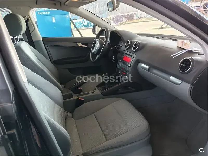 Usado Audi A3 Sportback Attraction 105 CV (77 kW) 2010 Negro Utilitario