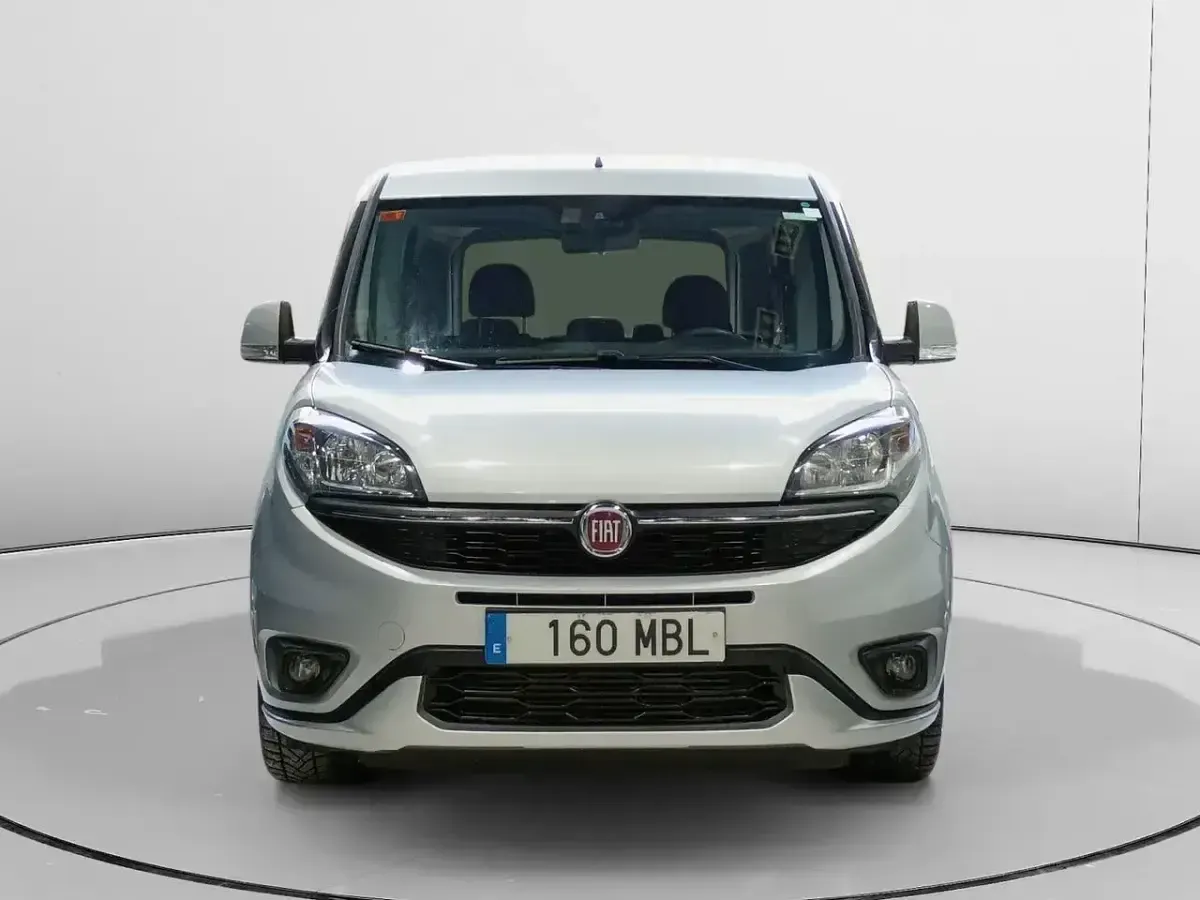 Usado Fiat Doblò Trekking 120 CV (88 kW) 2020 Gris Monovolumen