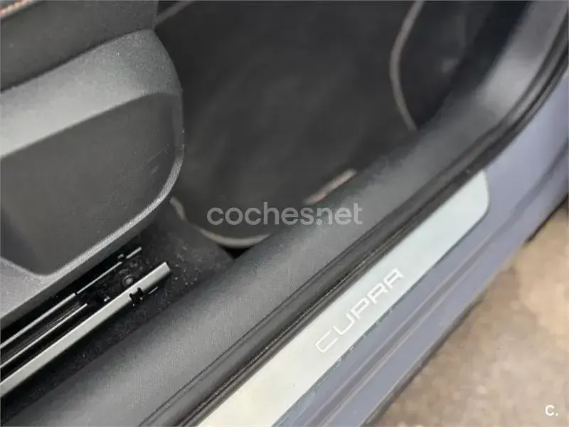 Usado Cupra Formentor 150 CV (110 kW) 2023 Gris / plata SUV