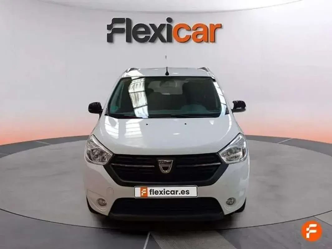 Usado Dacia Lodgy Comfort 95 CV (69 kW) 2021 Blanco Monovolumen