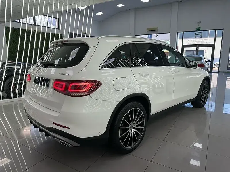 Usado Mercedes GLC220 194 CV (142 kW) 2022 Blanco SUV
