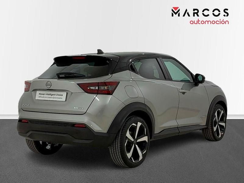 Usado Nissan Juke Tekna 145 CV (106 kW) 2022 Plata diamante con techo negro SUV