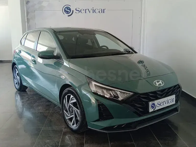 Usado Hyundai i20 100 CV (73 kW) 2025 Verde Utilitario