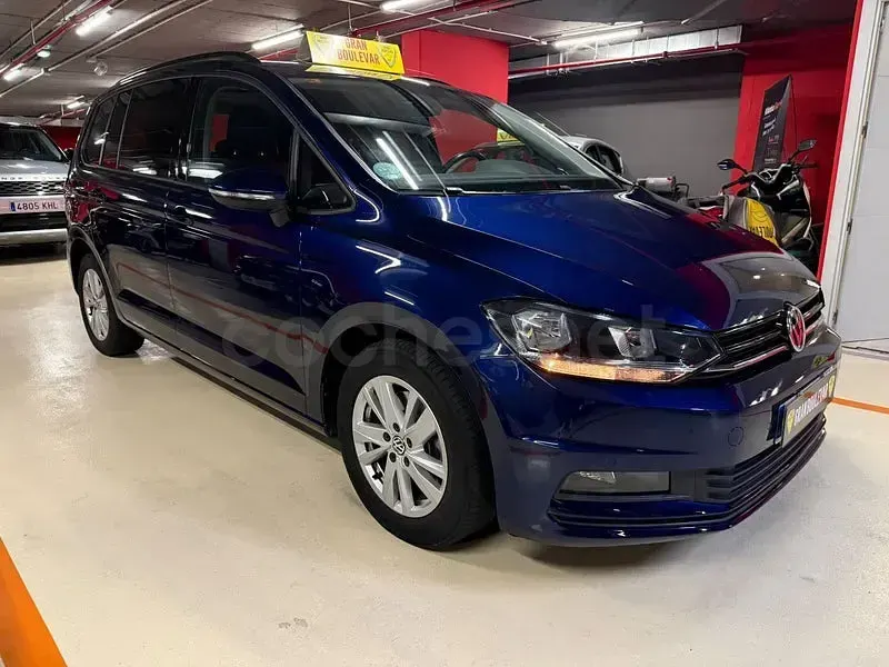Usado VW Touran Business 122 CV (89 kW) 2021 Azul Monovolumen