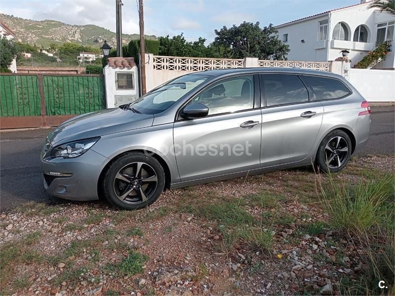 Gris / plata Usado 2015 Peugeot 308 Allure Familiar | 14.900 € (Caro) - Imagen 1/4