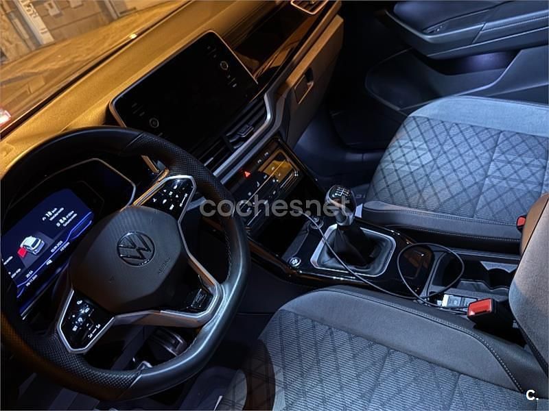 Usado VW T-Roc Advance 110 CV (80 kW) 2022 Gris / plata SUV