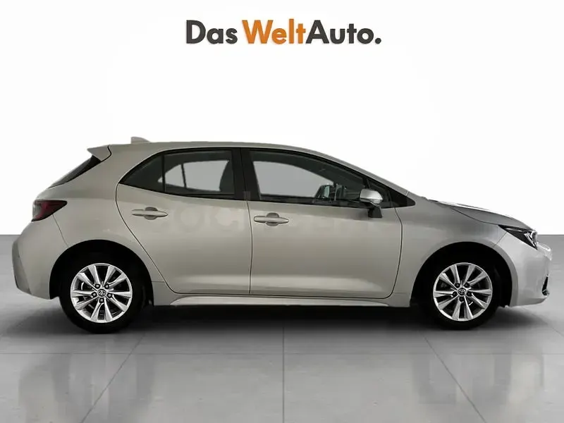 Usado Toyota Corolla Active 140 CV (102 kW) 2023 Gris / plata Berlina