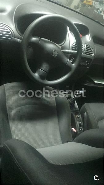 Usado Peugeot 206 90 CV (66 kW) 1999 Verde Utilitario