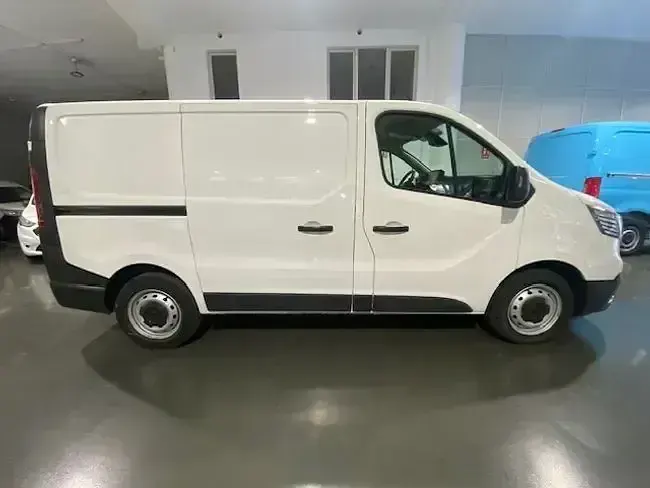 Usado Renault Trafic 131 CV (96 kW) 2024 Blanco Monovolumen