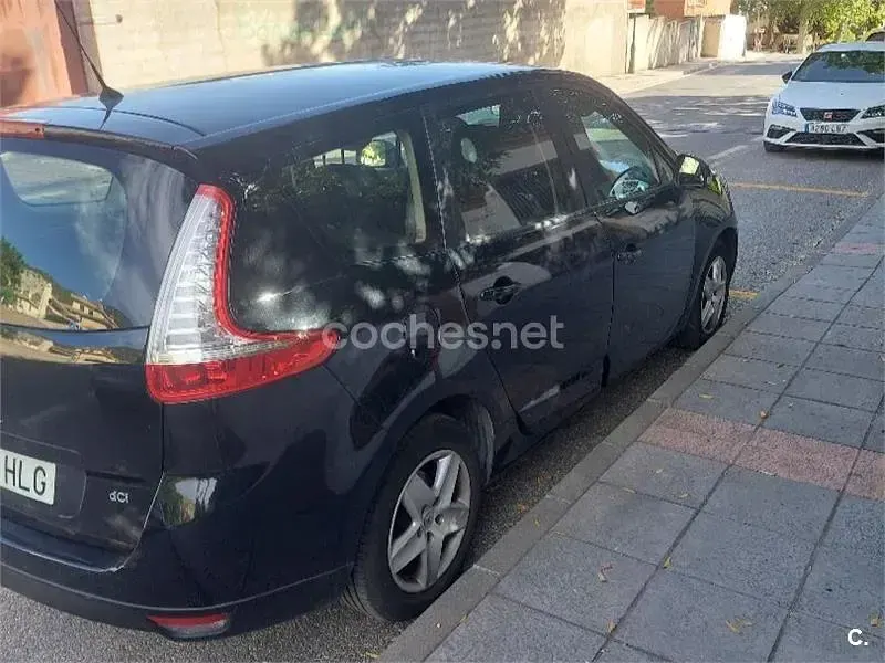 Usado Renault Scénic III Dynamique 110 CV (80 kW) 2012 Negro Monovolumen