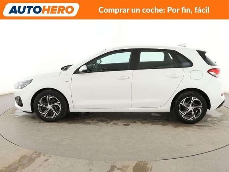 Usado Hyundai i30 136 CV (100 kW) 2021 Blanco Berlina