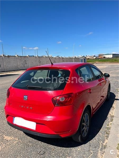 Usado Seat Ibiza I-Tech 70 CV (51 kW) 2014 Rojo Berlina