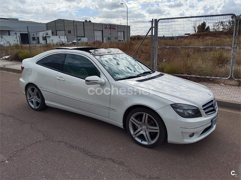 Blanco Usado 2009 Mercedes CLC200 Utilitario | 9000 € - Imagen 1/4