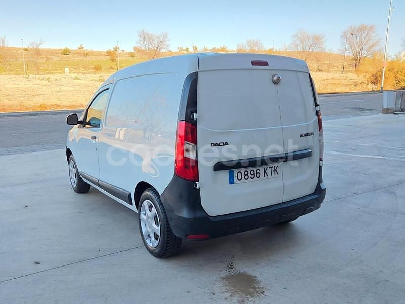 Usado Dacia Dokker Essentiel 102 CV (75 kW) 2019 Blanco Monovolumen