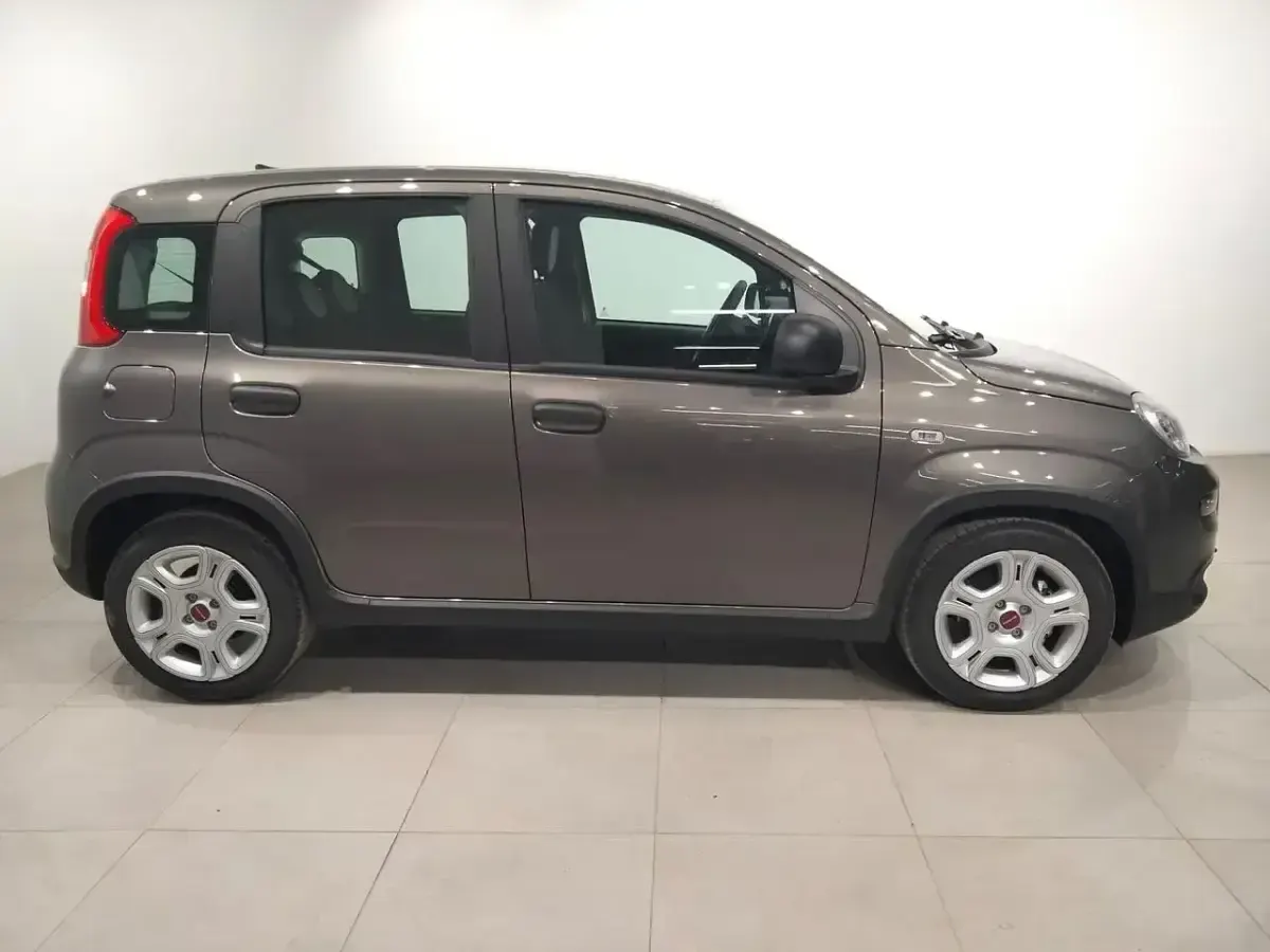 Usado Fiat Panda 70 CV (51 kW) 2024 Gris Utilitario