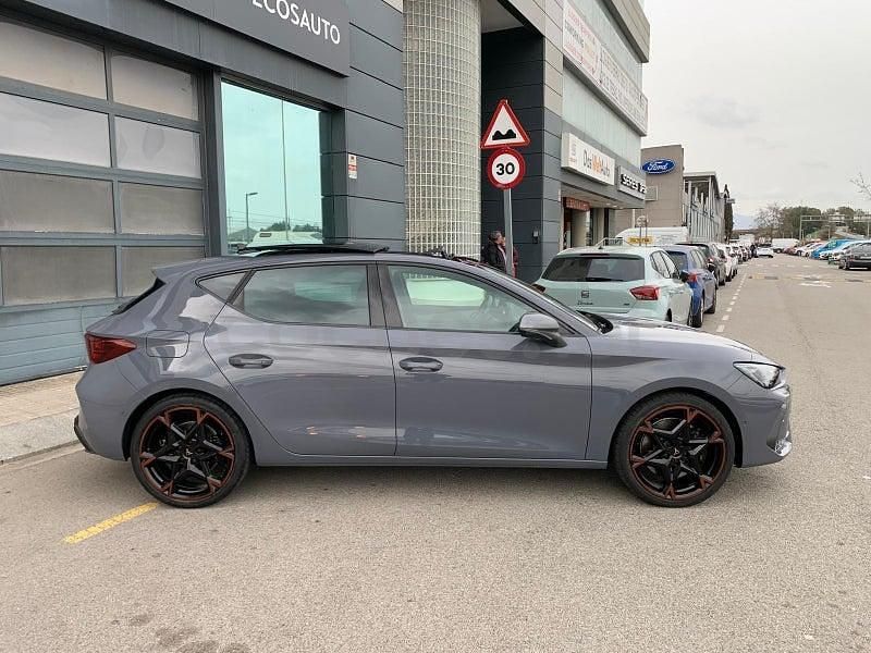 Usado Cupra Leon VZ 272 CV (200 kW) 2024 Gris / plata Berlina