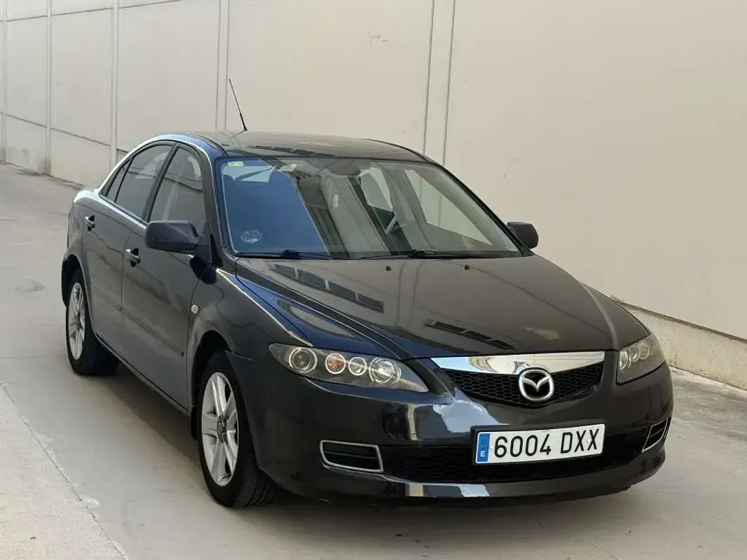 Usado Mazda 6 Active 121 CV (88 kW) 2005 Negro Berlina