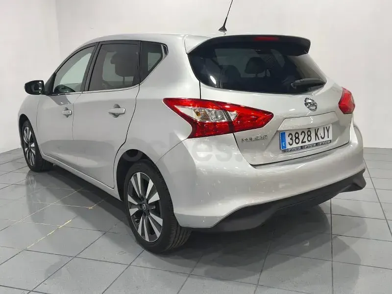 Usado Nissan Pulsar N-Connecta 115 CV (84 kW) 2018 Gris / plata Utilitario
