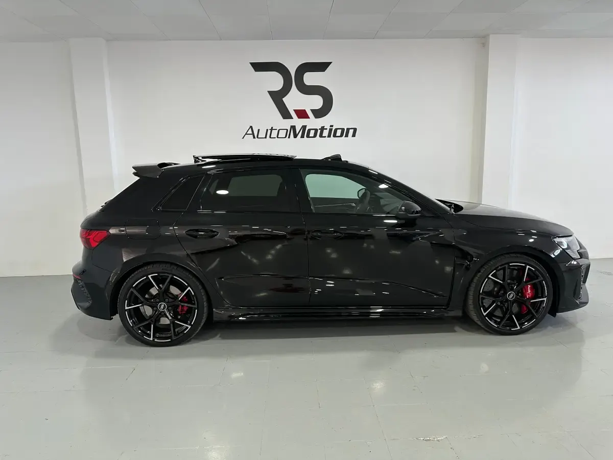 Usado Audi RS3 Sportback 400 CV (294 kW) 2023 Negro Utilitario