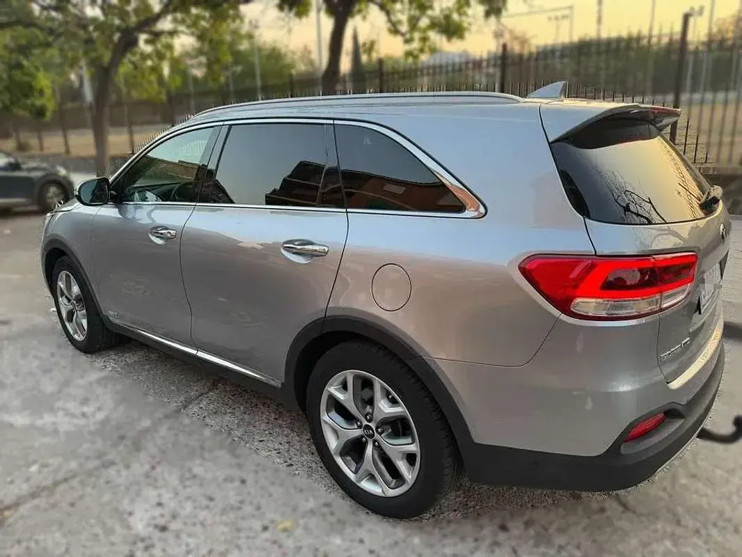 Usado Kia Sorento 200 CV (147 kW) 2018 Gris SUV