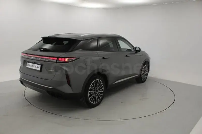 Usado Omoda 9 537 CV (394 kW) 2025 Gris / plata SUV