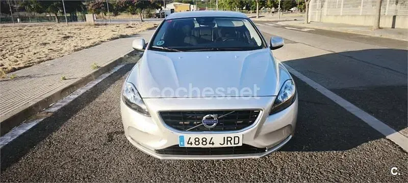 Usado Volvo V40 Momentum 150 CV (110 kW) 2016 Gris / plata Berlina
