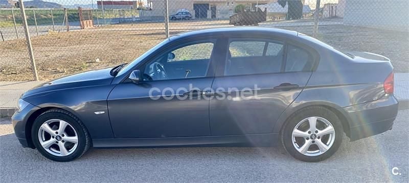 Usado BMW 318 143 CV (105 kW) 2006 Gris / plata Familiar
