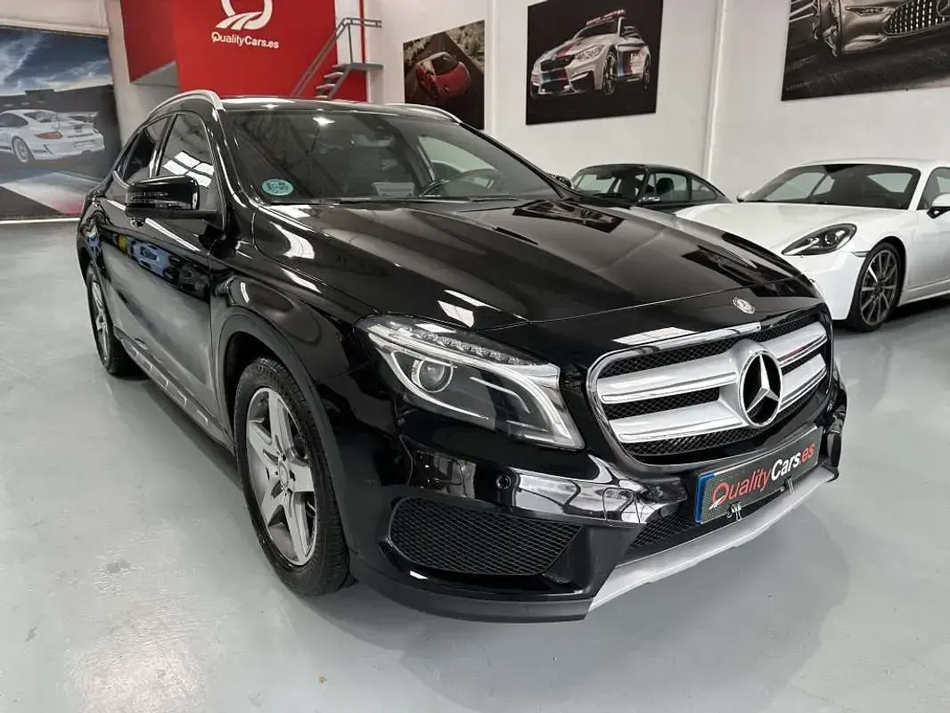 Usado Mercedes GLA200 AMG line 136 CV (100 kW) 2016 Negro SUV
