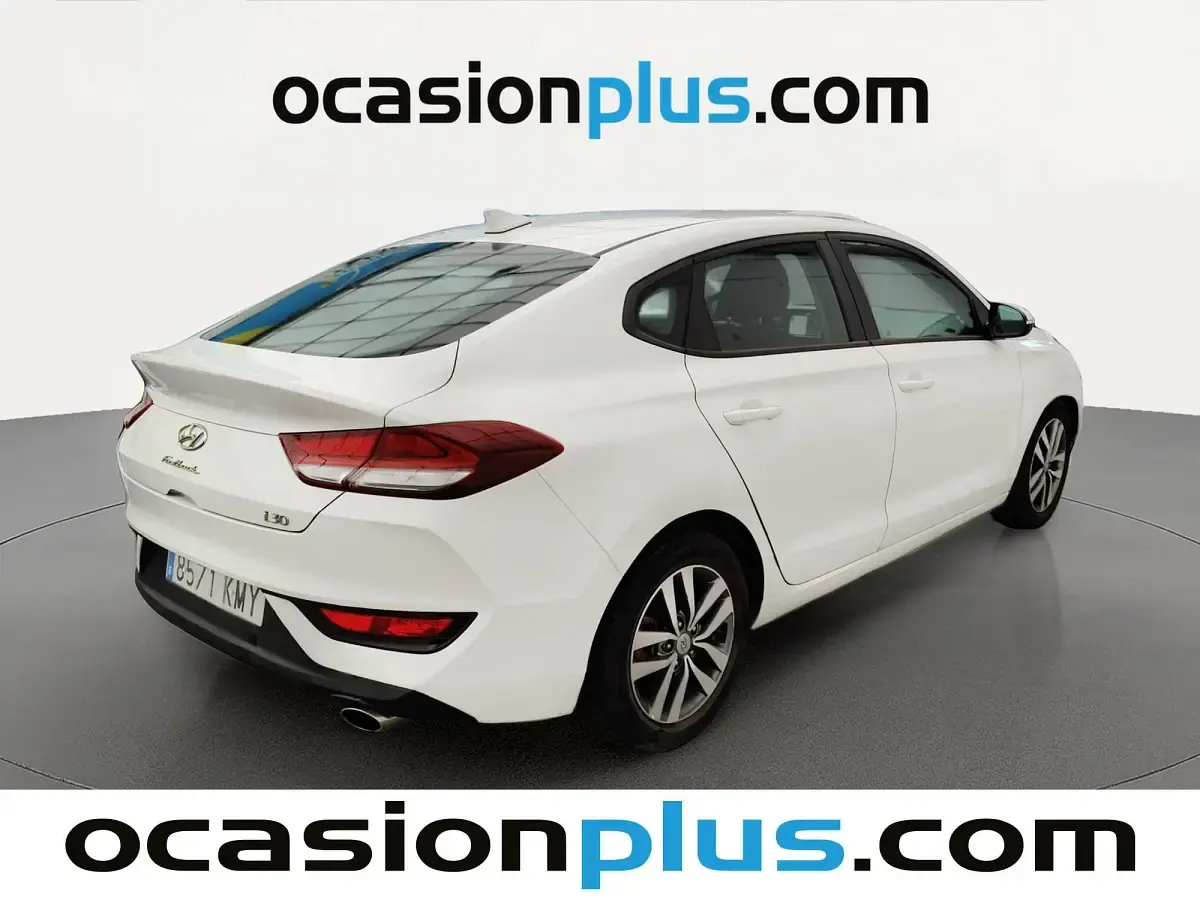 Usado Hyundai i30 120 CV (88 kW) 2018 Blanco Berlina
