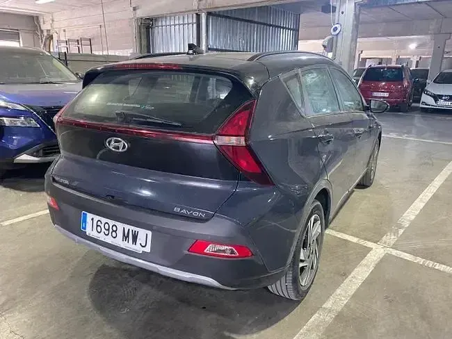 Usado Hyundai Bayon 79 CV (58 kW) 2024 Gris SUV