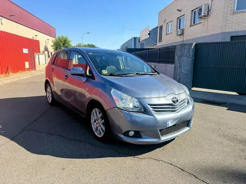 Usado Toyota Verso Advance 150 CV (110 kW) 2009 Gris / plata Monovolumen