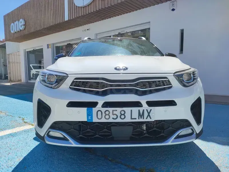 Usado Kia Stonic GT-Line 120 CV (88 kW) 2021 Blanco SUV