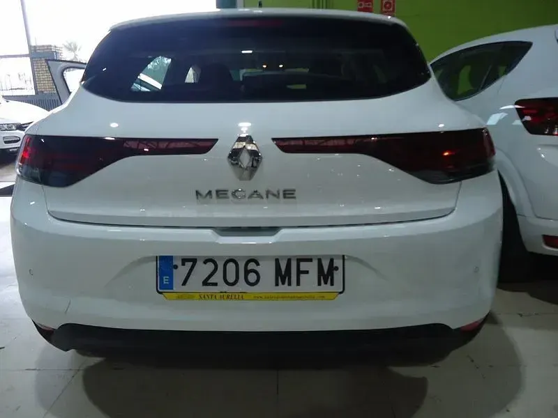 Usado Renault Mégane II Equilibre 115 CV (84 kW) 2023 Blanco Berlina