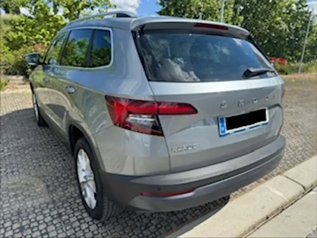 Usado Skoda Karoq Style 150 CV (110 kW) 2021 Gris SUV
