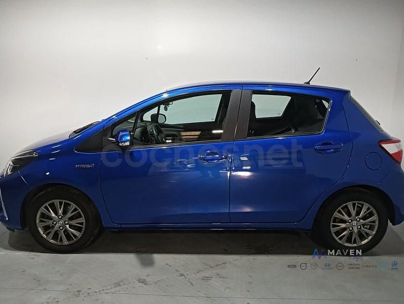Usado Toyota Yaris Hybrid Active 100 CV (73 kW) 2019 Azul Berlina
