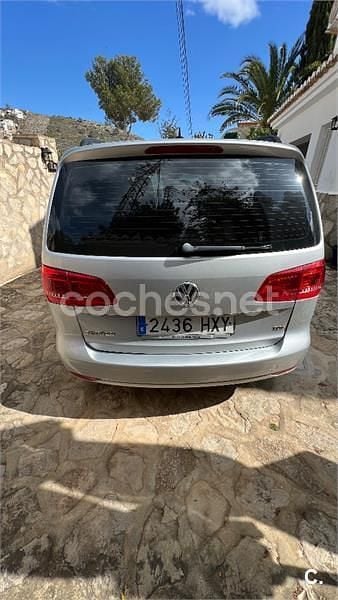 Usado VW Touran Advance 105 CV (77 kW) 2014 Gris / plata Monovolumen