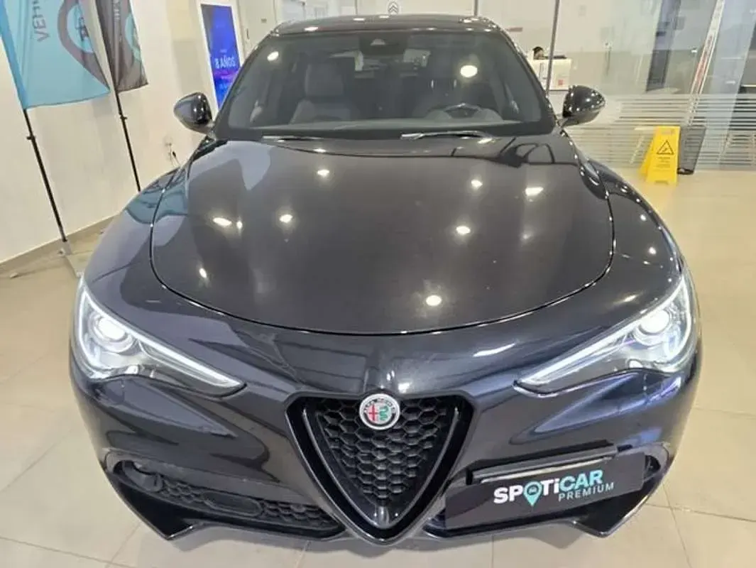 Usado Alfa Romeo Stelvio 209 CV (153 kW) 2021 Negro SUV