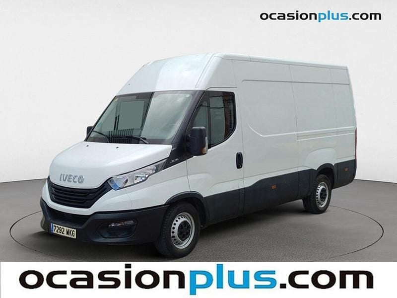 Blanco Usado 2023 Iveco Daily Berlina | 27.682 € (Buen precio) - Imagen 1/4