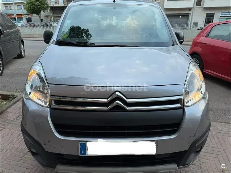 Usado Citroën Berlingo Live 102 CV (75 kW) 2018 Gris / plata Monovolumen