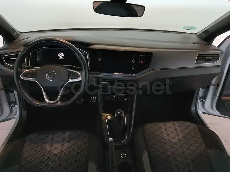 Usado VW Taigo R-line 110 CV (80 kW) 2022 Gris / plata SUV